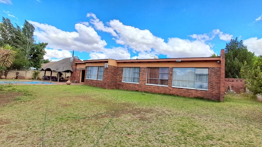 4 Bedroom Property for Sale in Universitas Free State